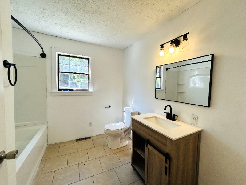 1384 Kings Creek Rd - Photo 7 of 11