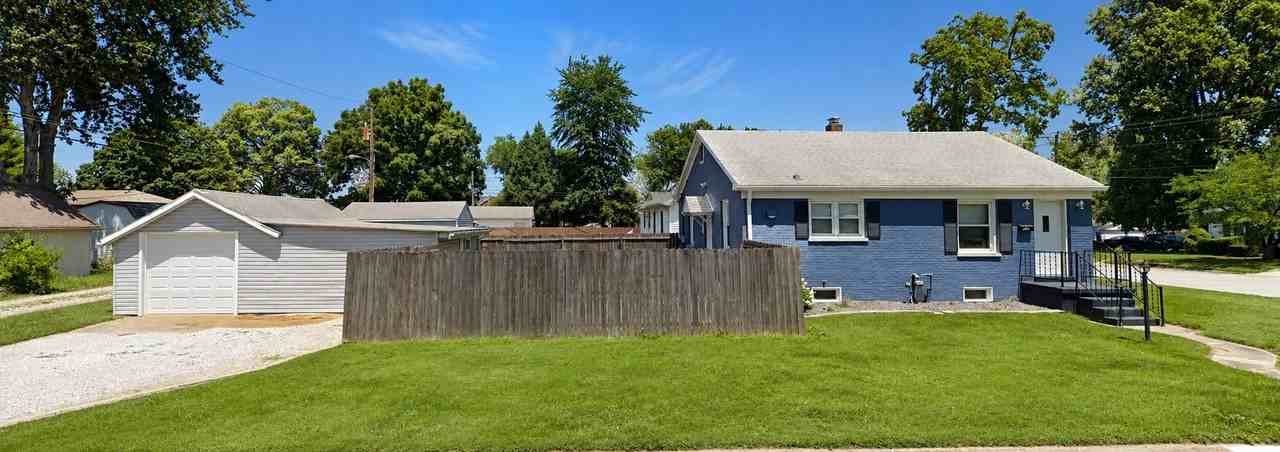 3010 E Sycamore St - Photo 2 of 14