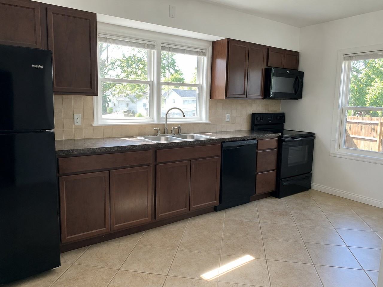 3010 E Sycamore St - Photo 4 of 14