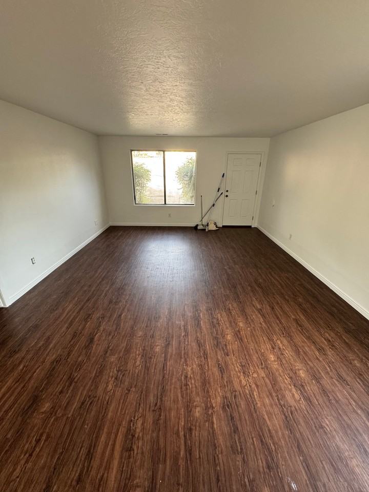 261 N State St #4 - Photo 2 of 18