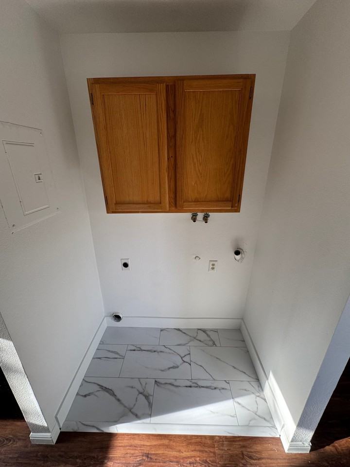261 N State St #4 - Photo 4 of 18