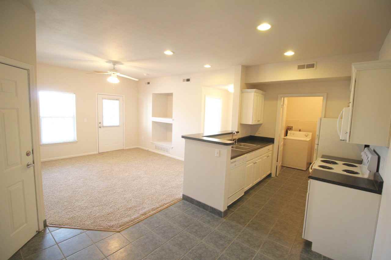 11201 Montgall Ave - Photo 4 of 50