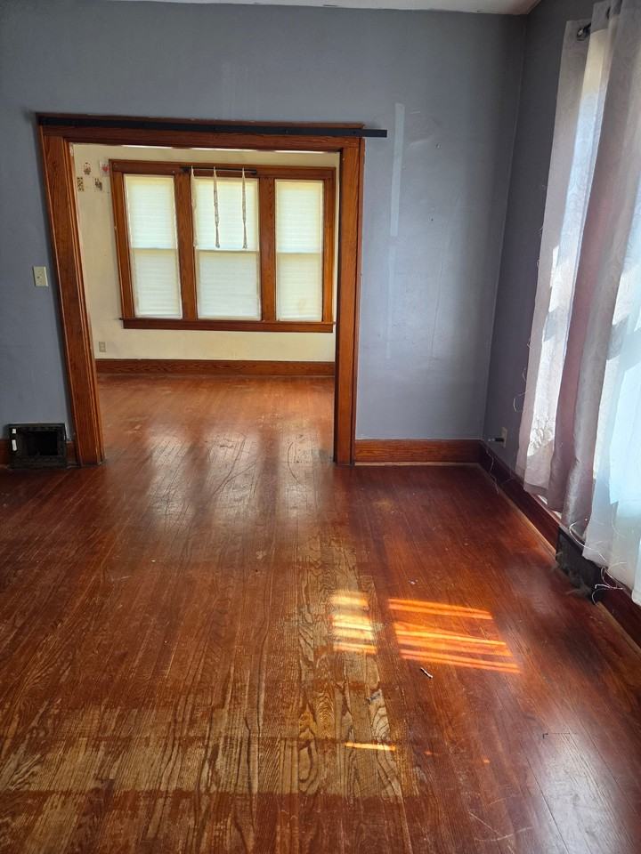 1012 Wescott Ave - Photo 2 of 14