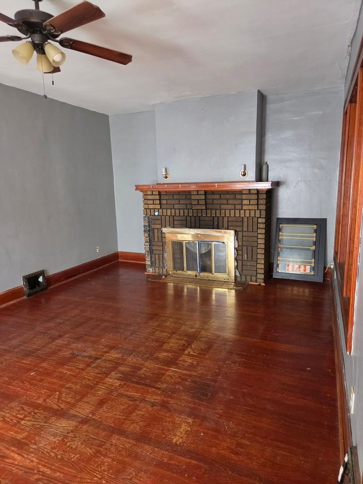 1012 Wescott Ave - Photo 3 of 14