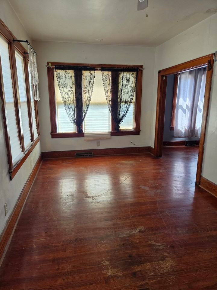 1012 Wescott Ave - Photo 4 of 14