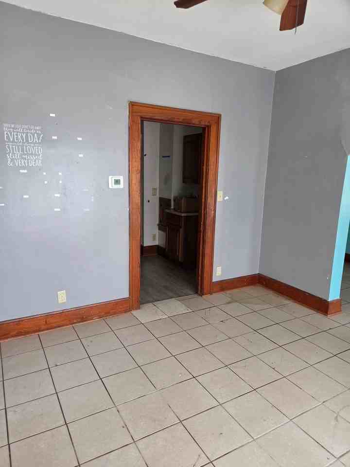1012 Wescott Ave - Photo 5 of 14