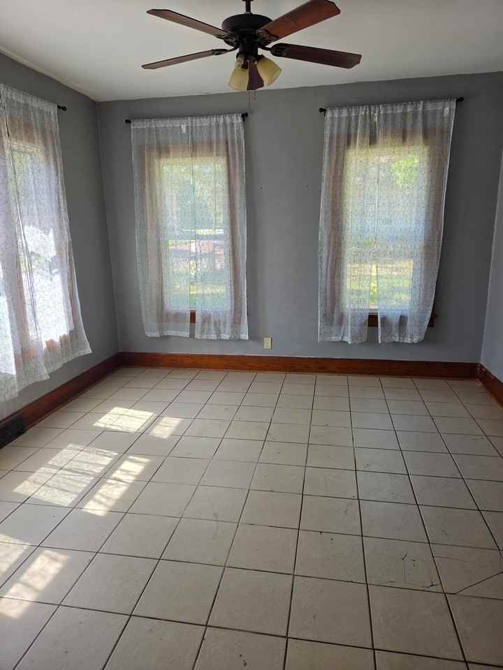 1012 Wescott Ave - Photo 6 of 14