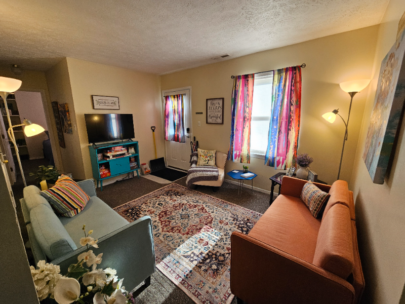 2124 W Jackson St - Photo 3 of 17