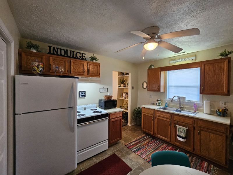 2124 W Jackson St - Photo 6 of 17