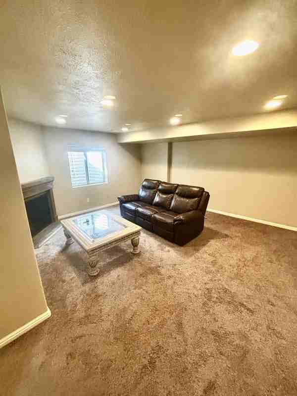 1296 S Mountain Crest Dr #2 - Photo 4 of 19
