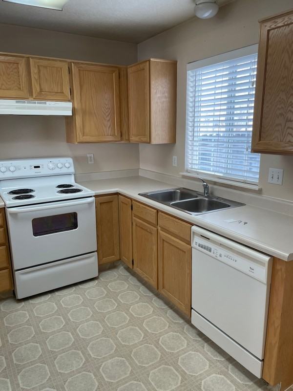 888 Independence Ave - Photo 4 of 13