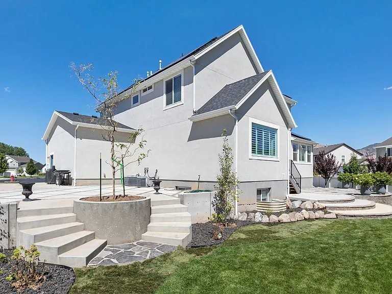 301 S Thomas Cir - Photo 7 of 20