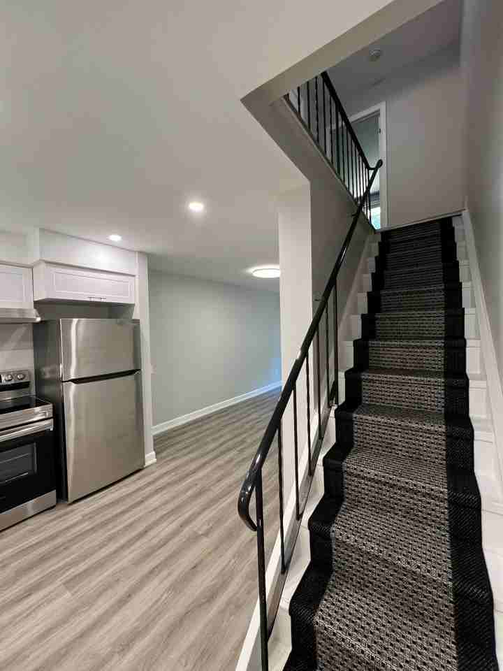 81 Toulon Cres - Photo 2 of 27