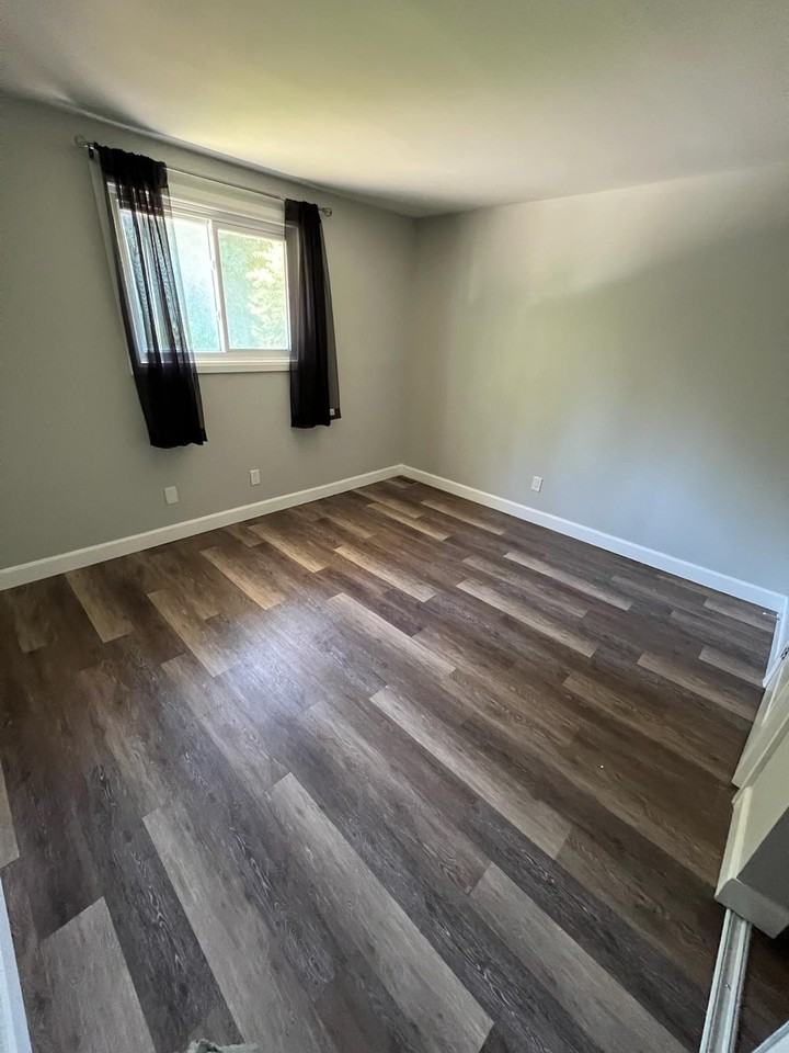 81 Toulon Cres - Photo 4 of 27
