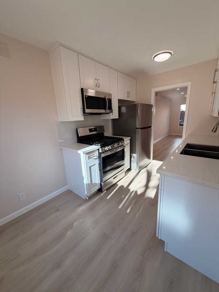1134 E Doran St #1 - Photo 3 of 10