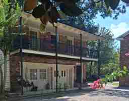 featured image of 402 Maple St