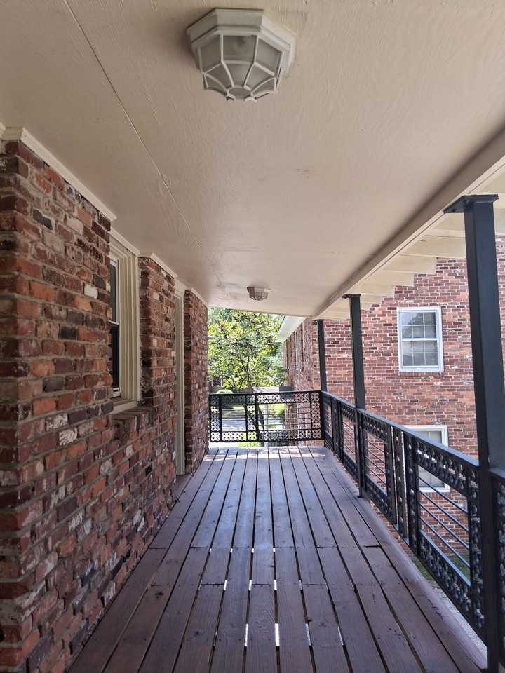 402 Maple St - Photo 6 of 15