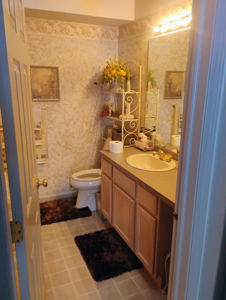 119 N Aspen Ct #2 - Photo 3 of 17