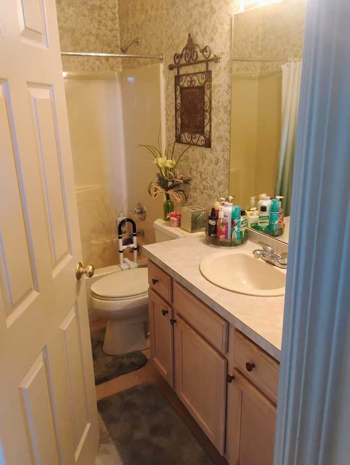 119 N Aspen Ct #2 - Photo 5 of 17