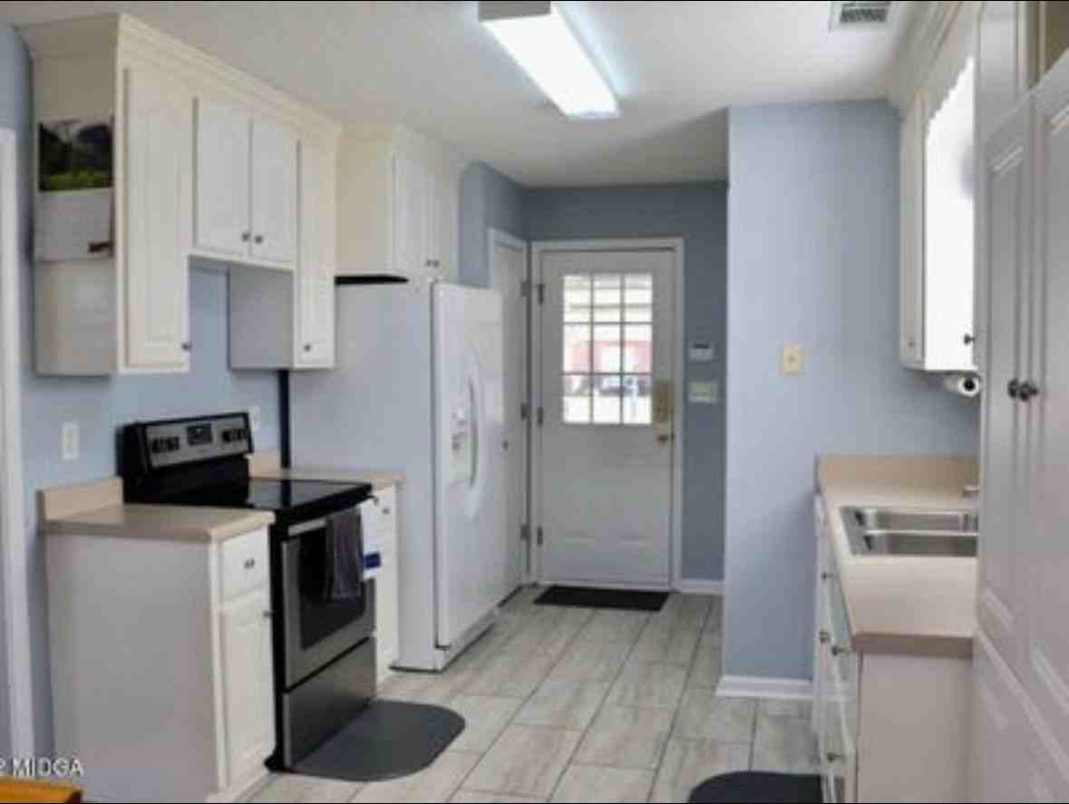 104 Englewood Ct - Photo 2 of 15
