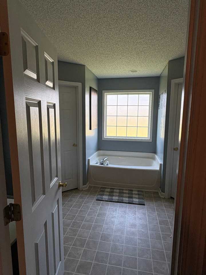 104 Englewood Ct - Photo 5 of 15