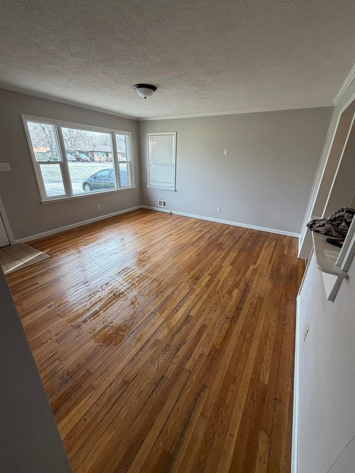 3144 S Richardt Ave - Photo 2 of 11