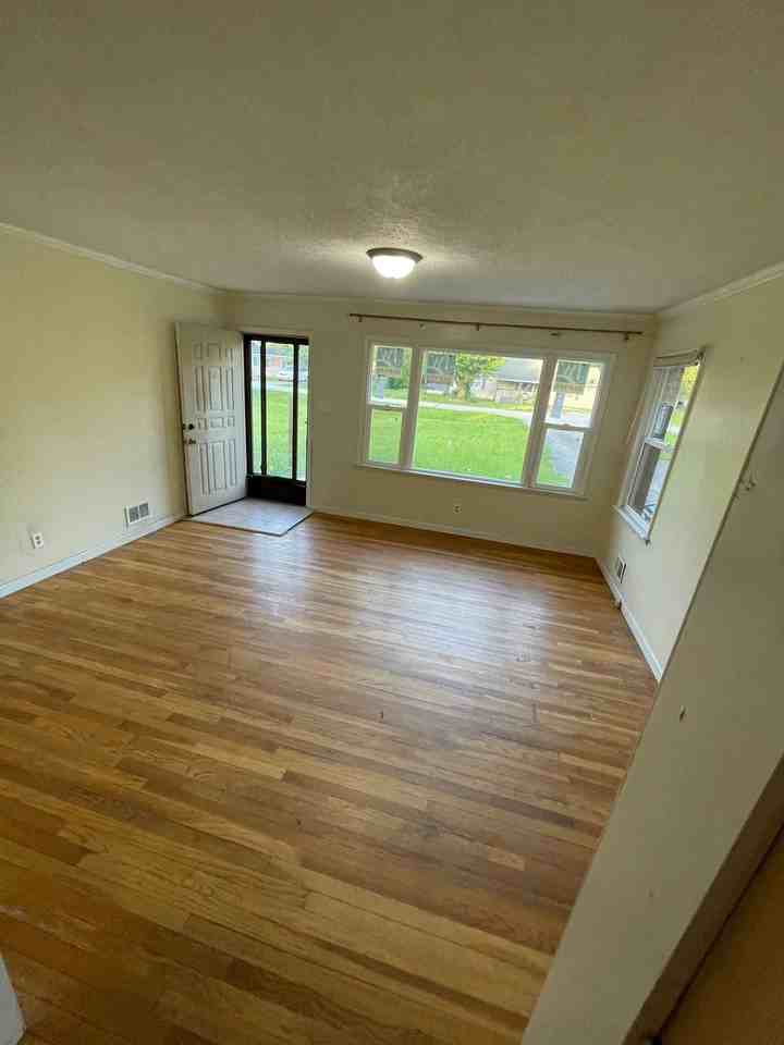 3144 S Richardt Ave - Photo 4 of 11