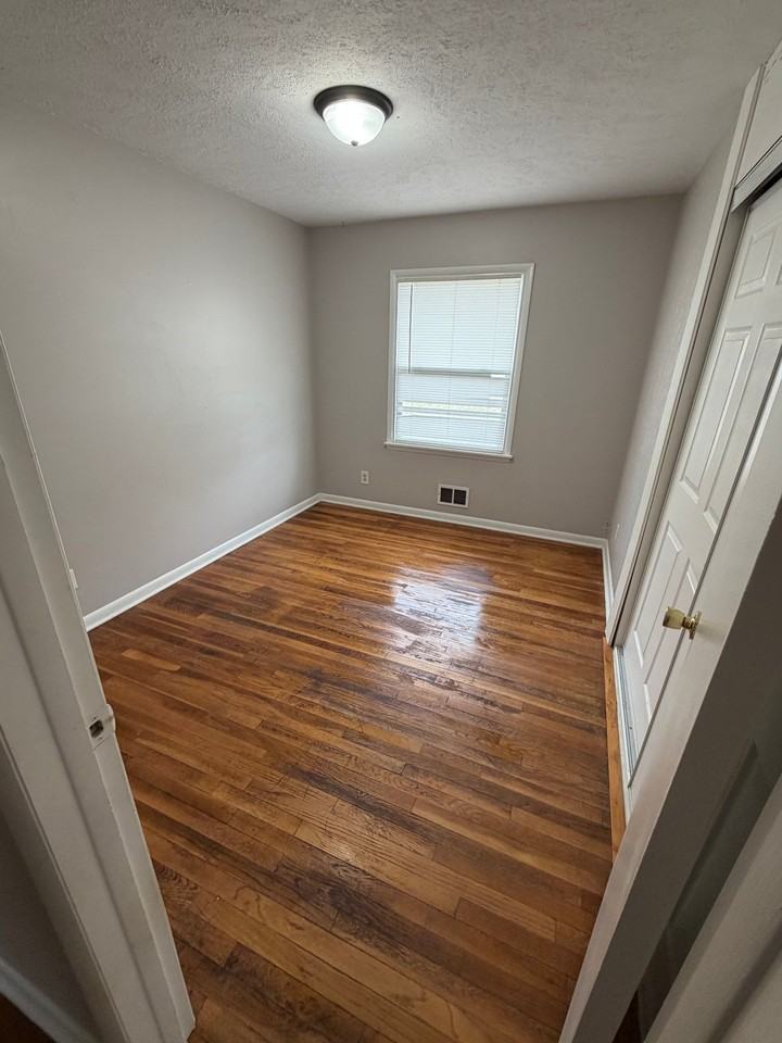 3144 S Richardt Ave - Photo 7 of 11