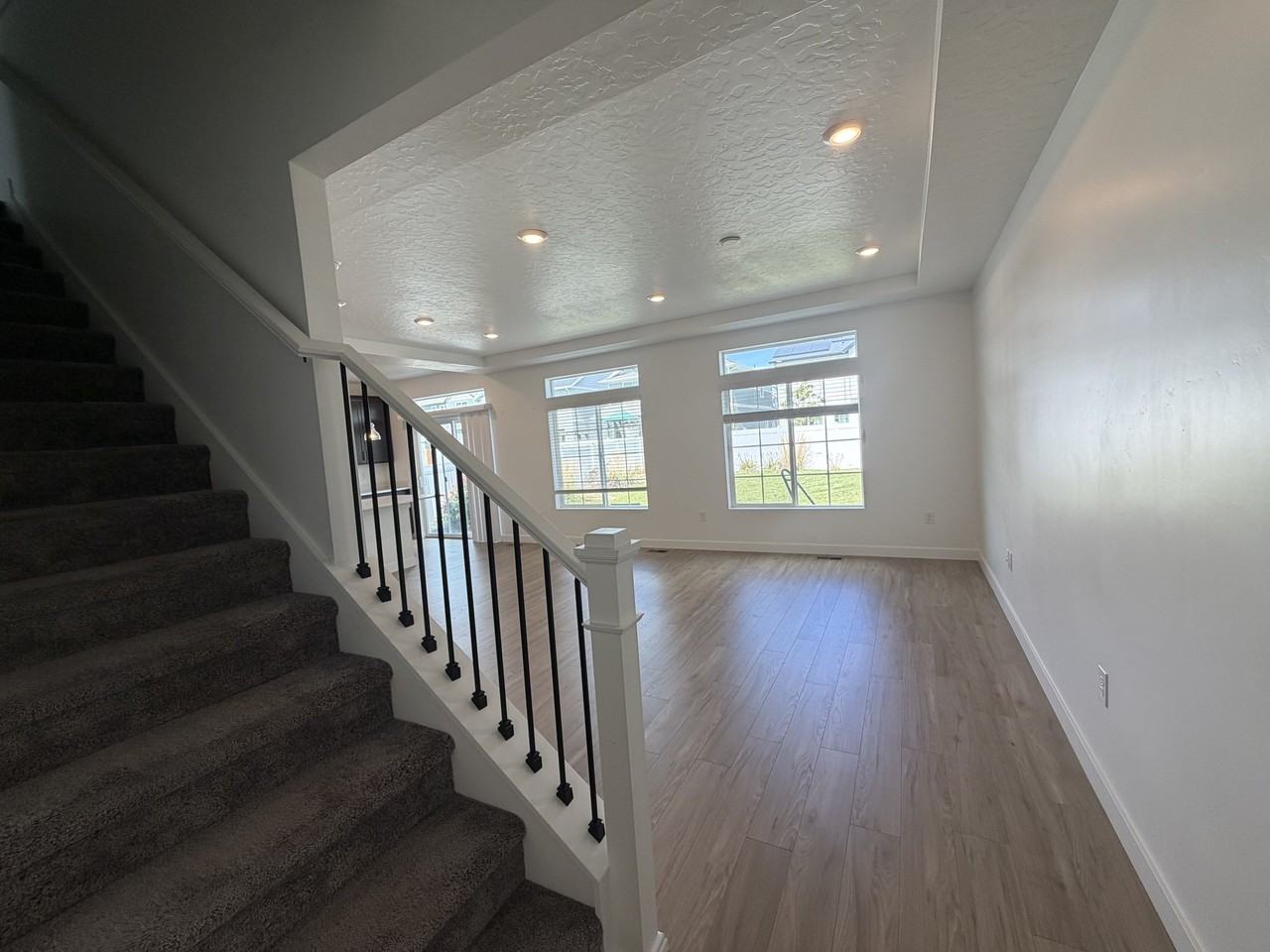 4090 W Red Clover Dr - Photo 7 of 38