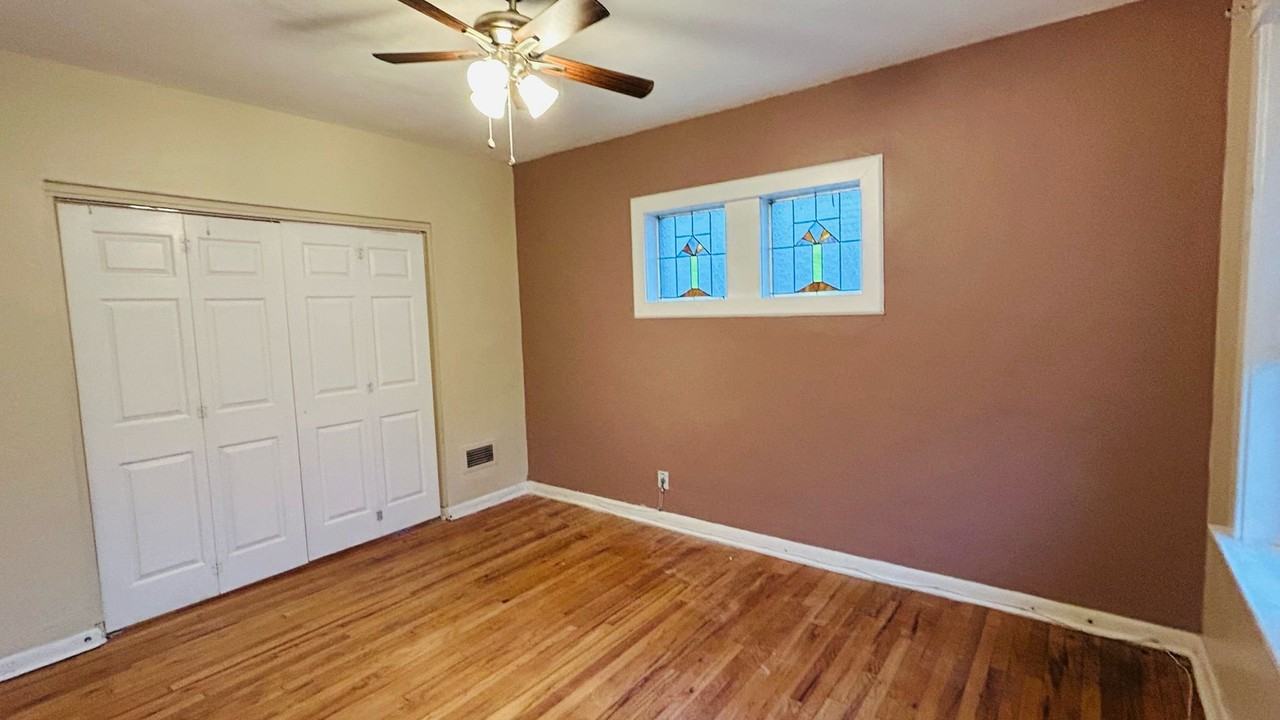 5225 Bancroft Ave #2E - Photo 2 of 12