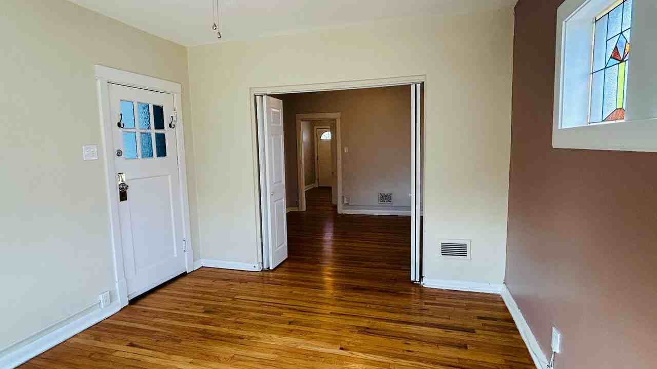 5225 Bancroft Ave #2E - Photo 4 of 12