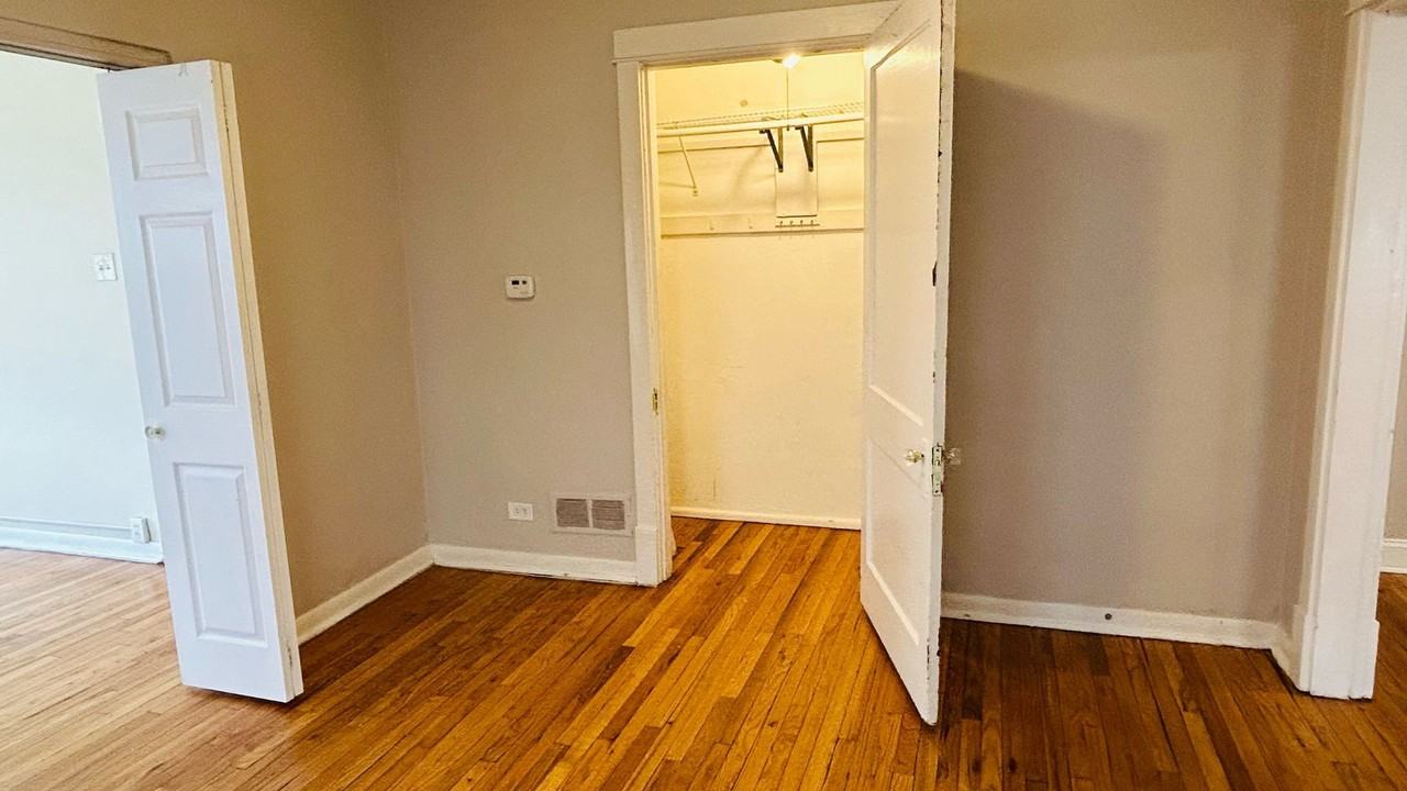 5225 Bancroft Ave #2E - Photo 6 of 12