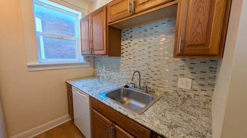 5225 Bancroft Ave #2E - Photo 7 of 12
