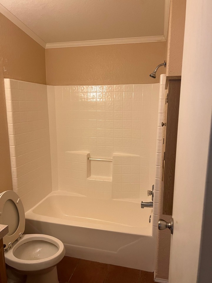 933 Front St - Photo 2 of 19