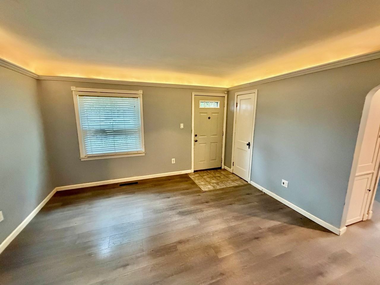 17068 Euclid Ave - Photo 7 of 15