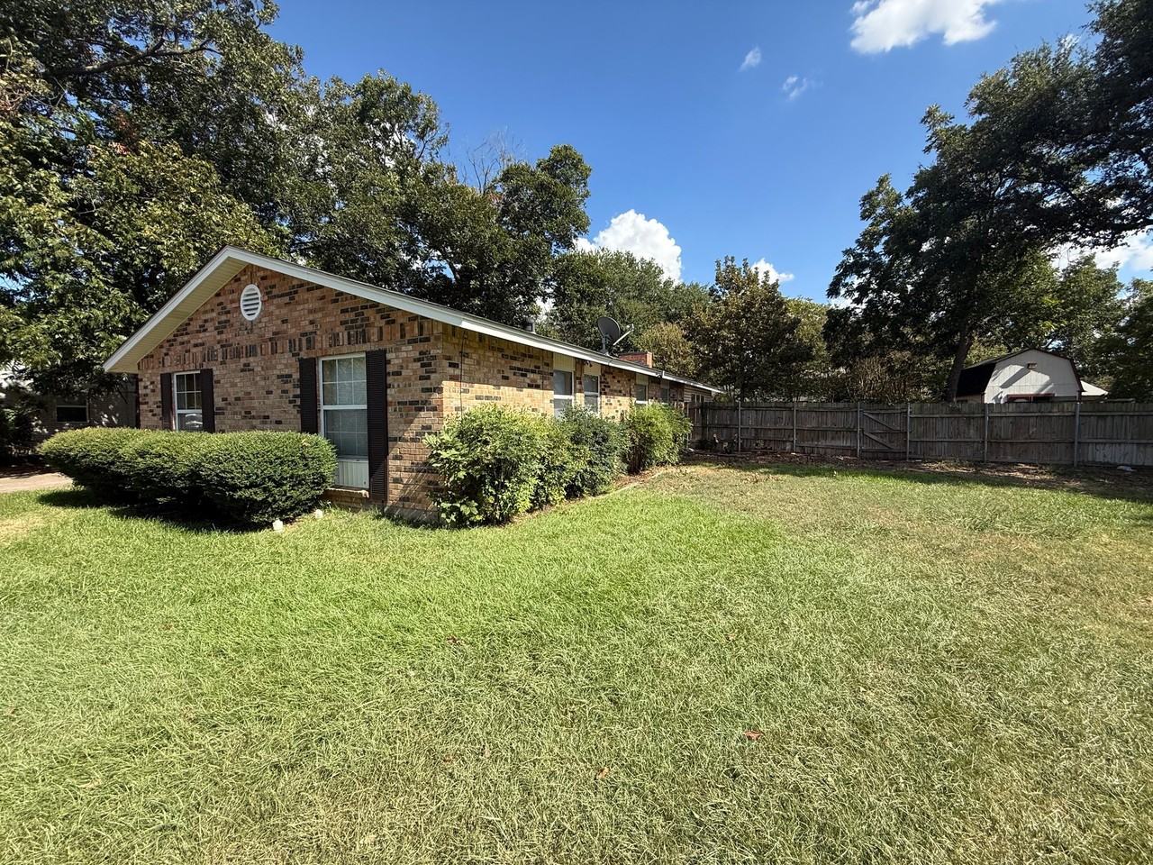 2604 Squire St - Photo 2 of 12