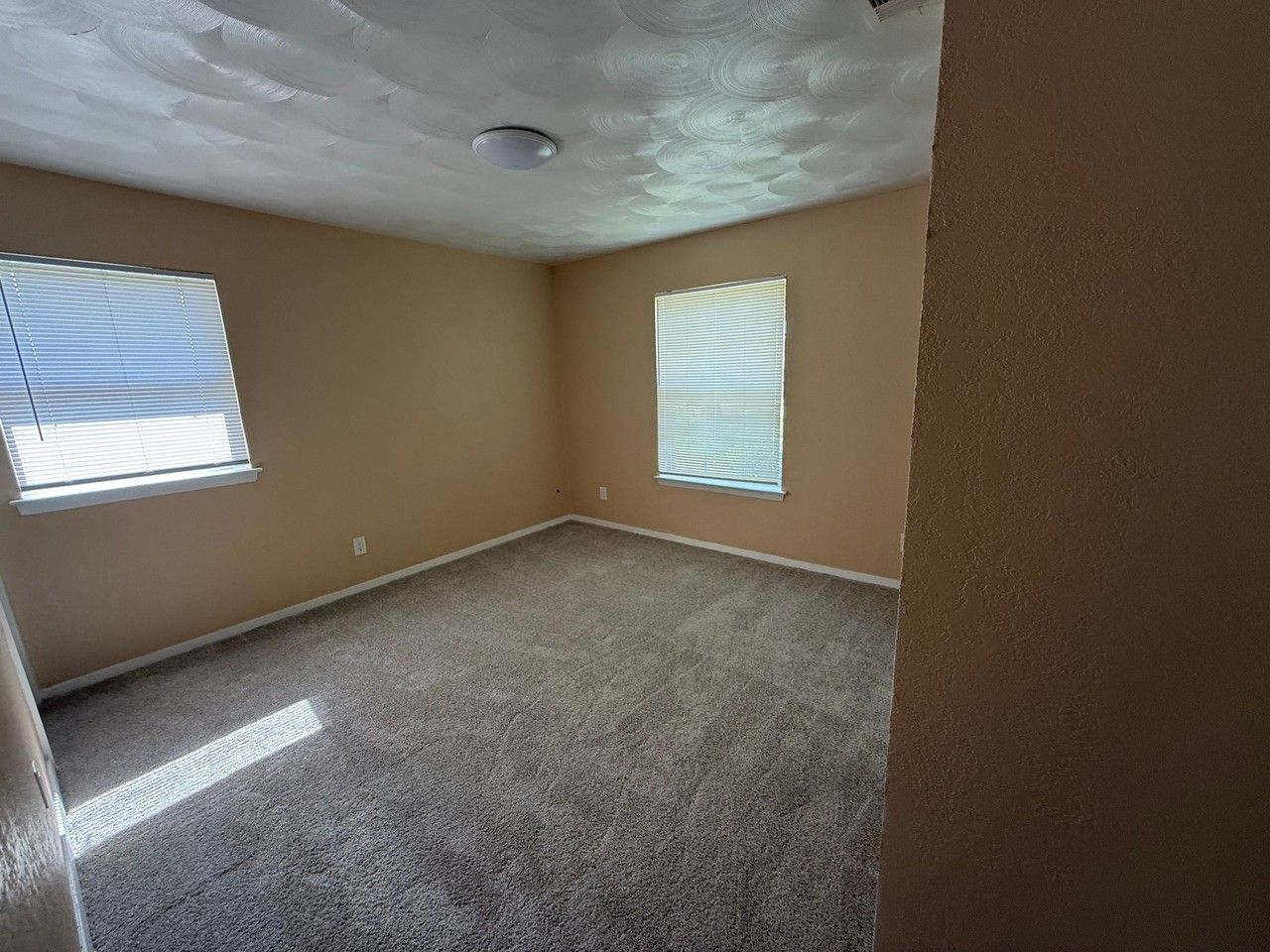 2604 Squire St - Photo 5 of 12