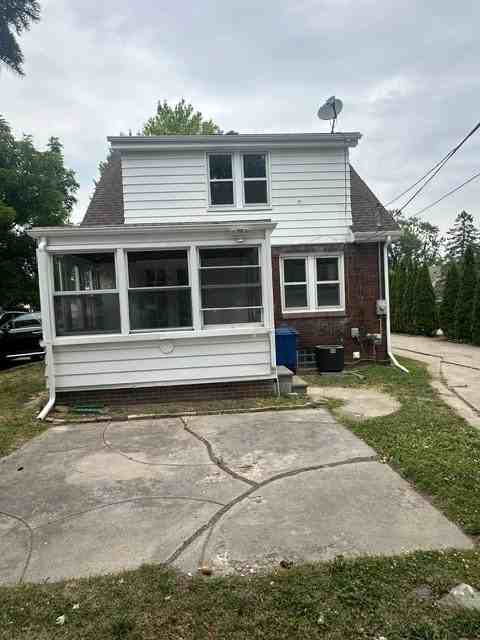 15346 Camden Ave - Photo 4 of 11