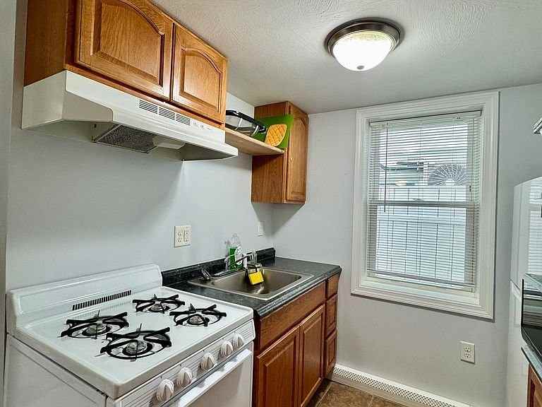 3 Q St #A - Photo 2 of 8