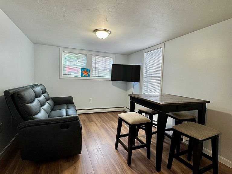3 Q St #A - Photo 7 of 8