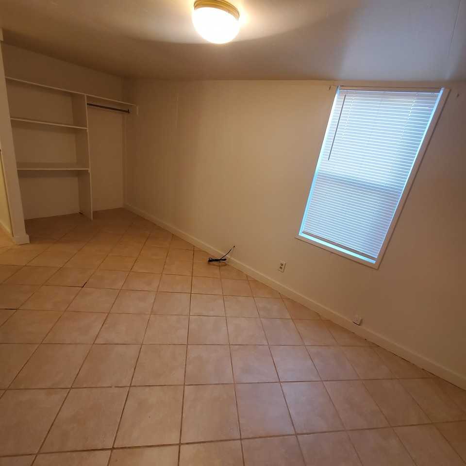 0114 24th St #C - Photo 3 of 5