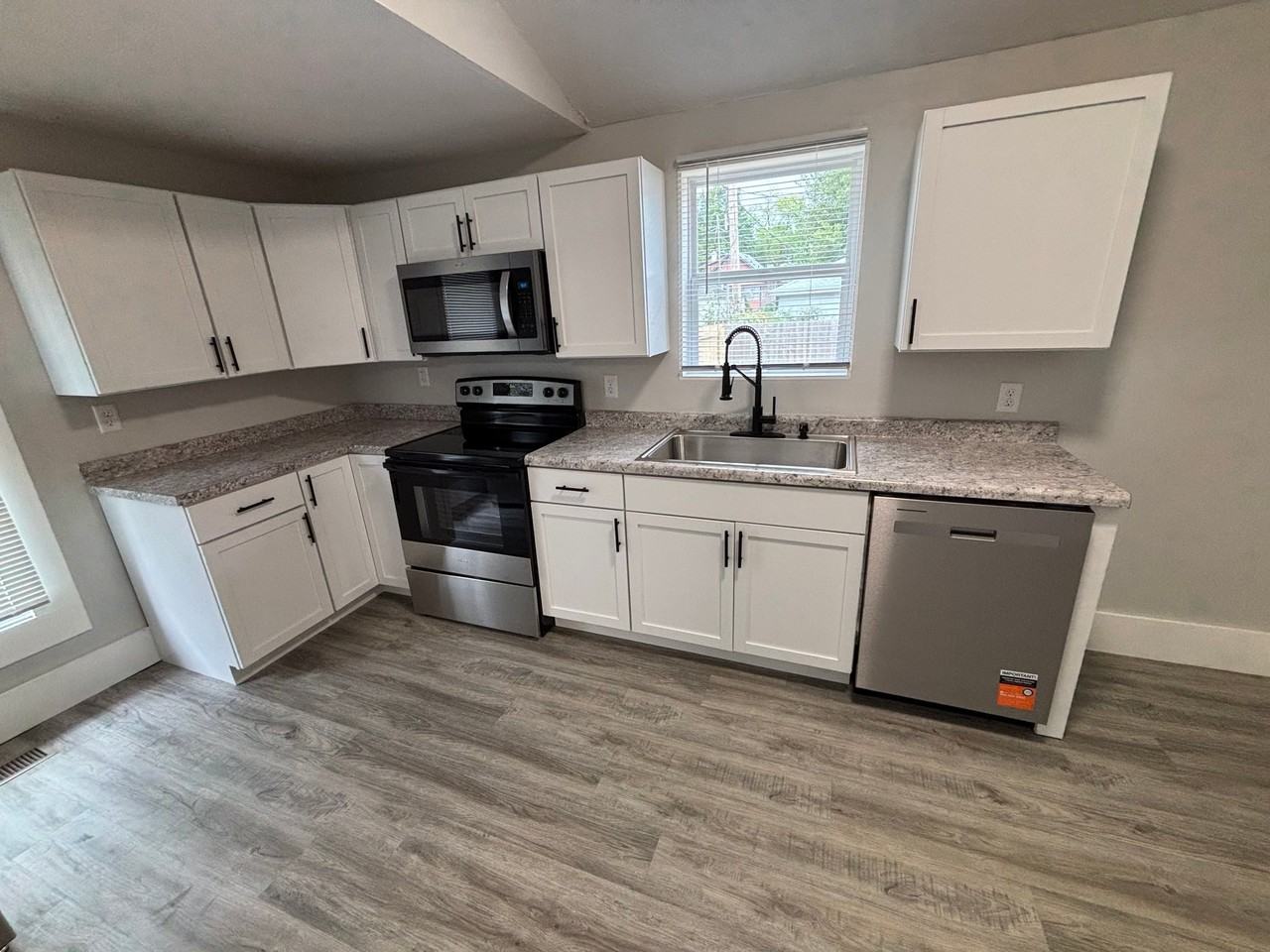 1517 S 12th St - Photo 5 of 21