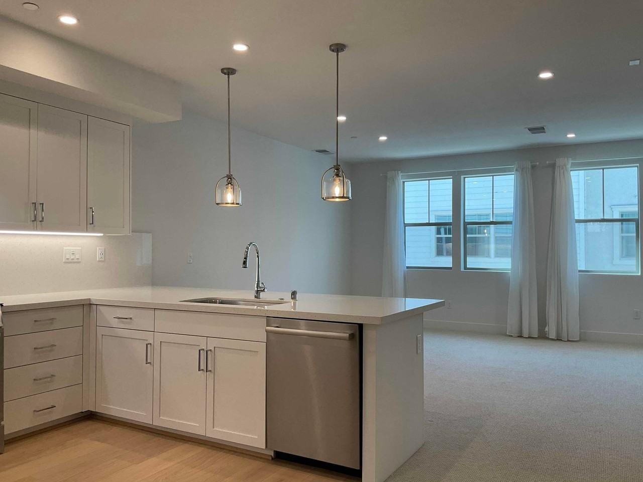 2753 Oak Rd - Photo 4 of 20