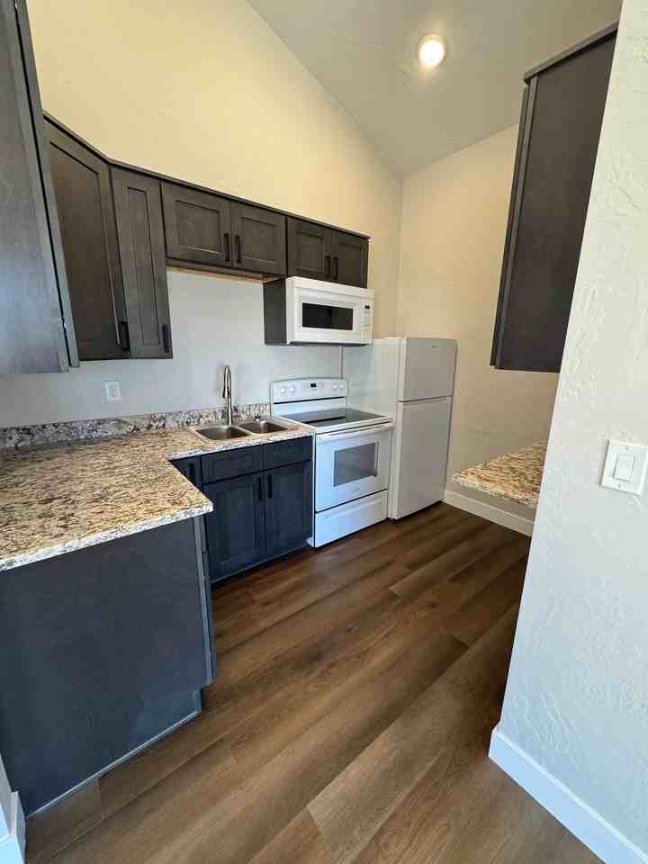 934 W Rock View Dr #2 - Photo 4 of 5