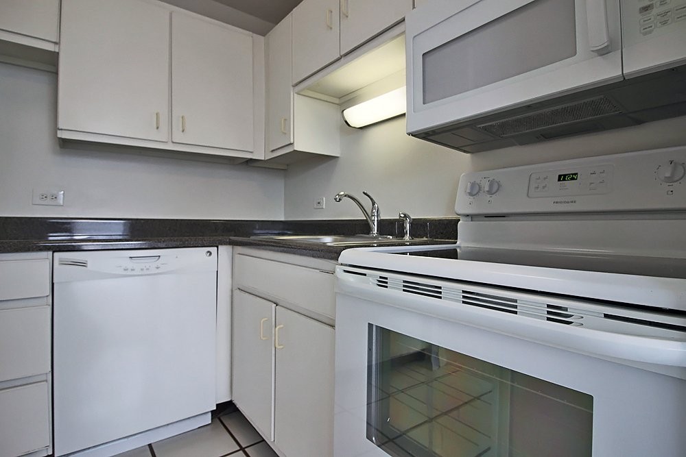 76 E Scott St - Photo 5 of 13