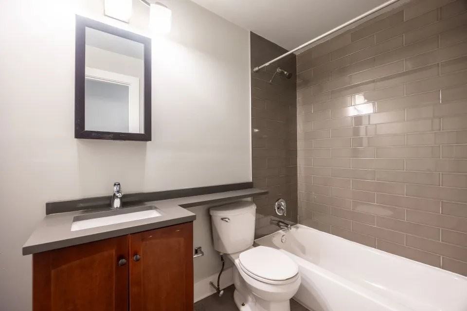 1435 N Dearborn St - Photo 2 of 10