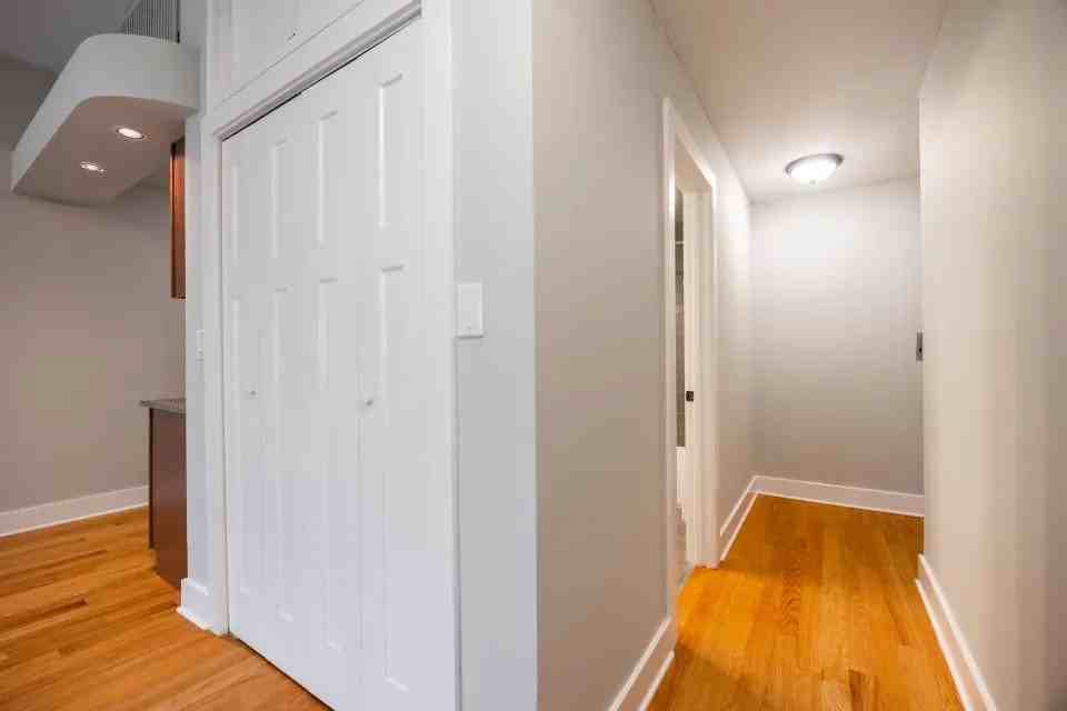 1435 N Dearborn St - Photo 3 of 10