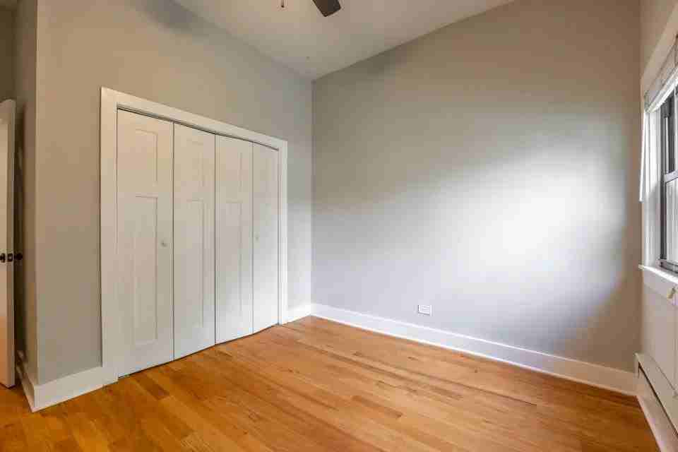 1435 N Dearborn St - Photo 4 of 10