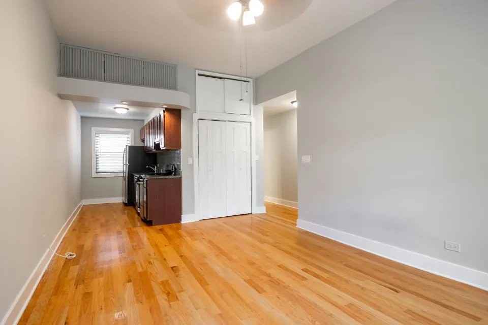 1435 N Dearborn St - Photo 7 of 10