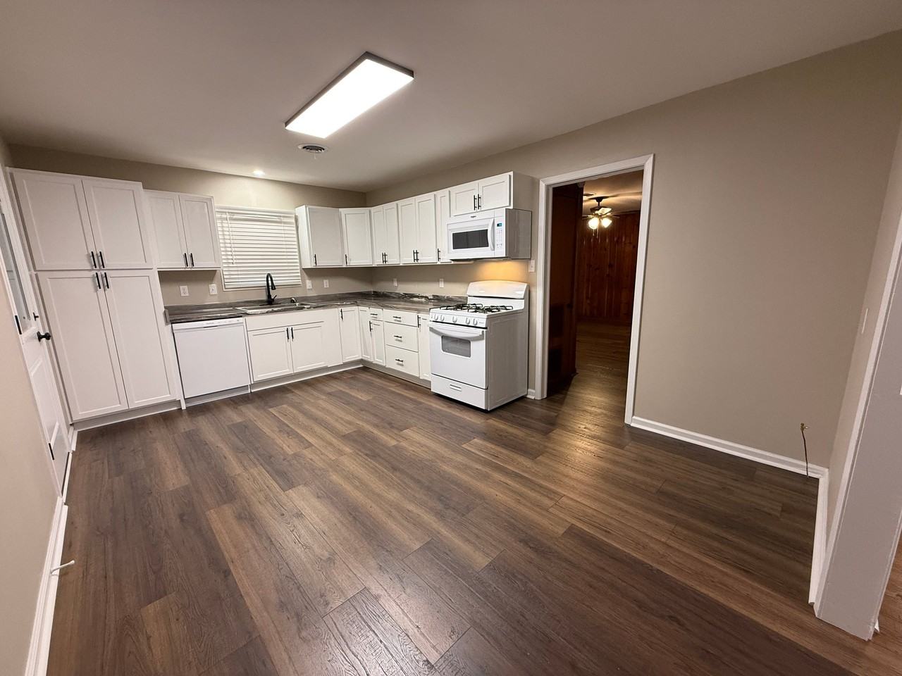 2104 Clay St - Photo 4 of 20